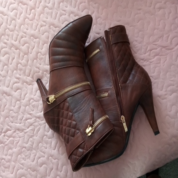 Boot - Picture 3 of 4